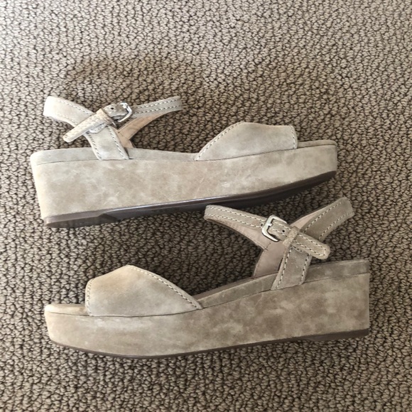 Prada wedge sandal - Picture 2 of 6